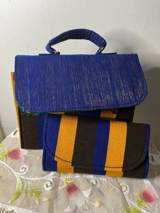 SAC A MAIN  en pagne TISSE  confortable, faciles à porter à la main ou en bandoulière. -