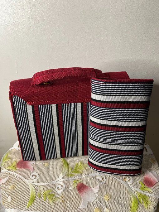 SAC A MAIN  en pagne TISSE  confortable, faciles à porter à la main ou en bandoulière.  - 