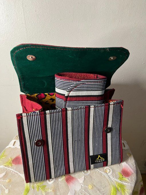 SAC A MAIN  en pagne TISSE  confortable, faciles à porter à la main ou en bandoulière.  - 