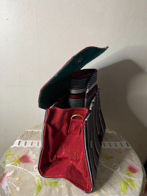 SAC A MAIN  en pagne TISSE  confortable, faciles à porter à la main ou en bandoulière.  - 