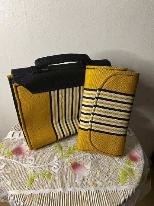 SAC A MAIN  en pagne TISSE  confortable, faciles à porter à la main ou en bandoulière.  -  