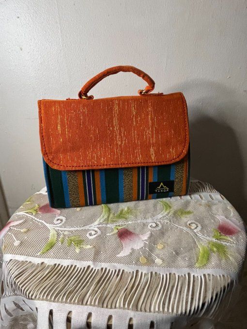 SAC A MAIN  en pagne TISSE  confortable, faciles à porter à la main ou en bandoulière.  -  