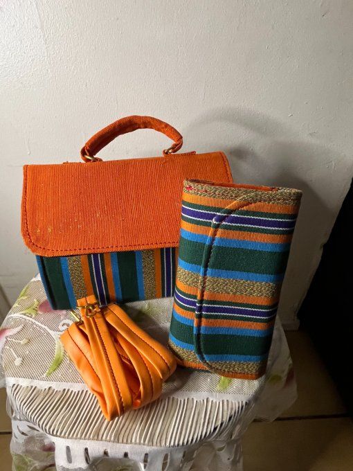 SAC A MAIN en pagne TISSE confortable, faciles à porter à la main ou en bandoulière. -