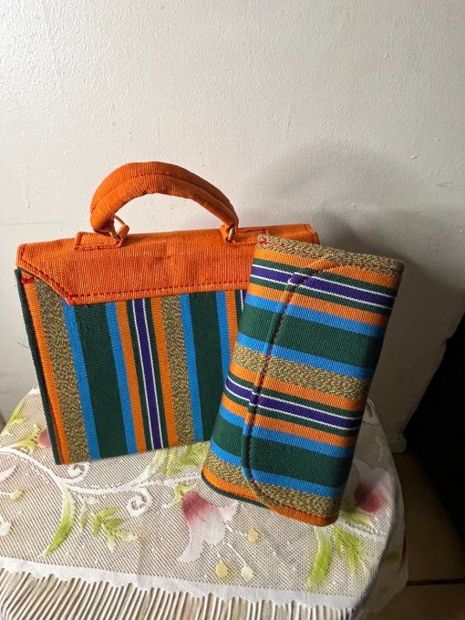 SAC A MAIN  en pagne TISSE  confortable, faciles à porter à la main ou en bandoulière.  -  