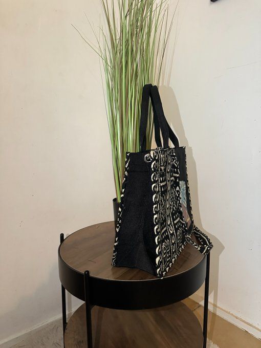 SAC A MAIN en pagne BATIK confortable, faciles à porter à l'épaule et en bandoulière.
