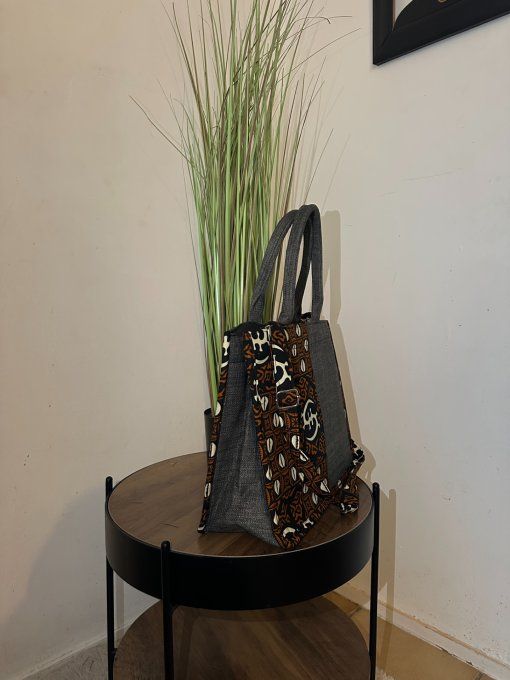 SAC A MAIN  en pagne BATIK confortable, faciles à porter à l'épaule et en bandoulière.