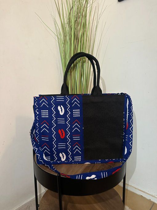 SAC A MAIN en pagne BATIK confortable, faciles à porter à l'épaule et en bandoulière.
